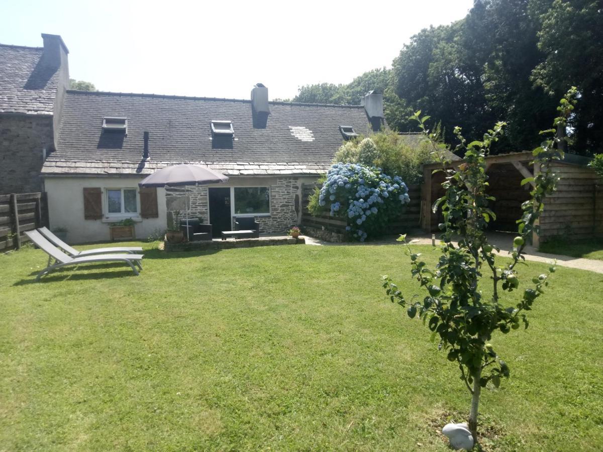 Petite maison dans les Monts d'Arrée TY COZ Commana Exterior foto